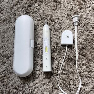 Sonicare Diamond Clean Electric Toothbrush with Travel Case and Charger - White